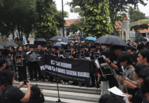 900 Kamis Berlalu: Aksi Kamisan Surabaya Suarakan Tuntutan Keadilan Lewat Mimbar Bebas dan Seni
